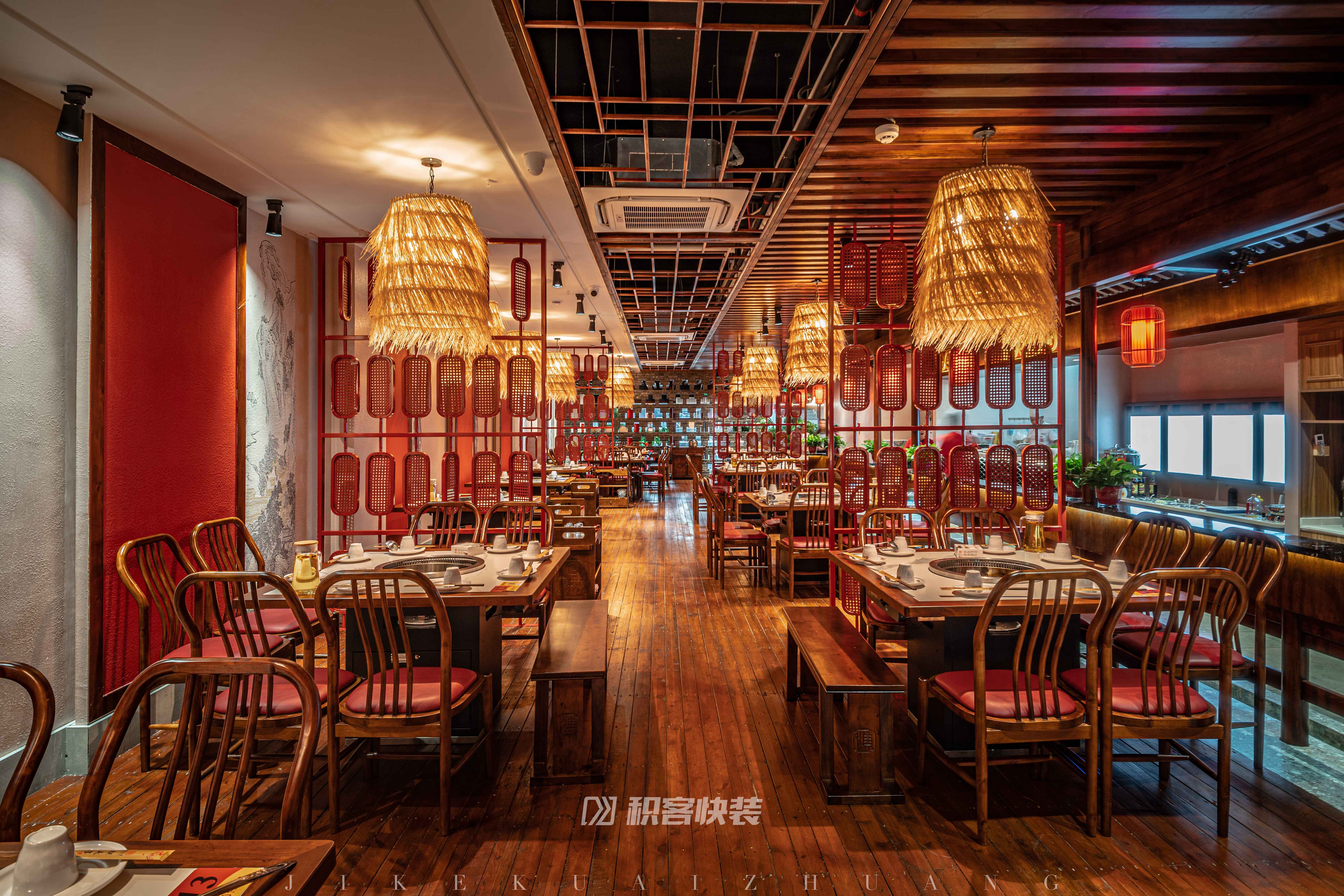 餐饮设计：重庆最拥挤的餐饮赛道，火锅店设计卷出了新高度！(图2)